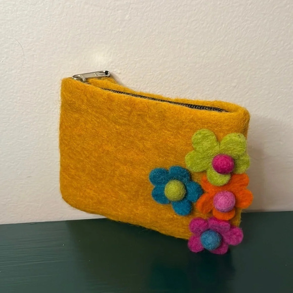 Retro 100% Wool Flower Power Mustard Yellow Vintage 1970s Coin Purse Wallet - Picture 7 of 7